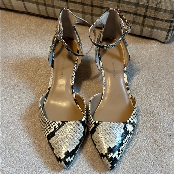Banana Republic Snakeskin Patterned Women's Heels - Picture 6 of 8